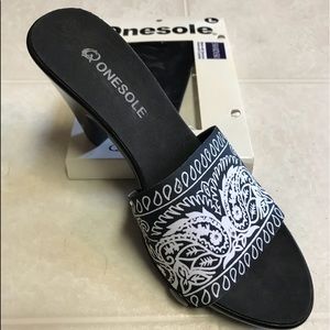 OneSole NIB Black Bandana Top